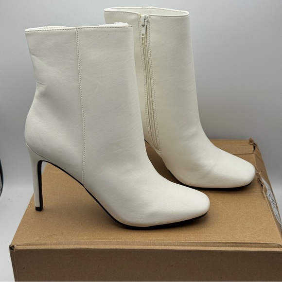 Journee Collection Silvy White Stiletto Booties - Picture 1 of 8